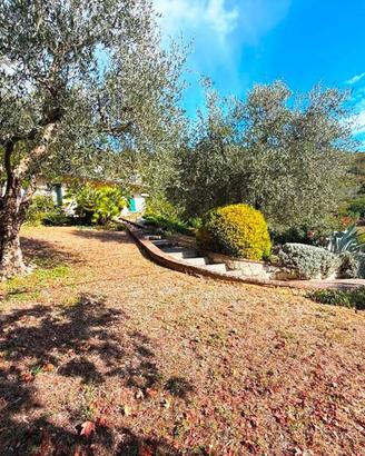 Villa di 328 m² con 4 locali e box auto doppio a V