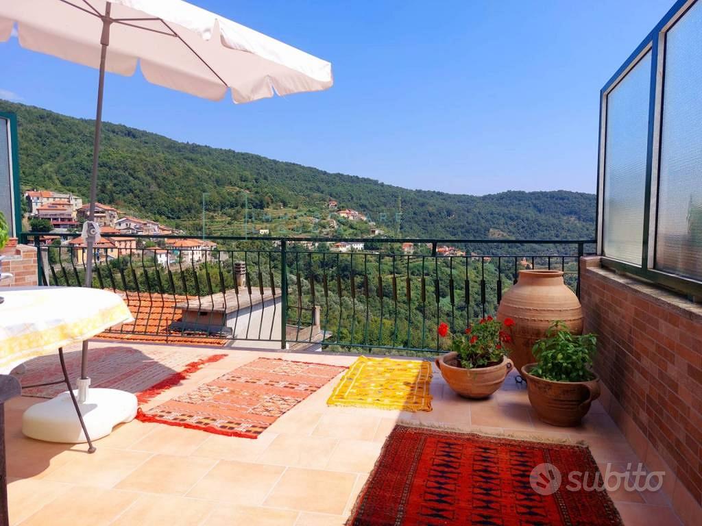 Rustico / Casale di 160 m² con più di 5 locali a B - Vista 3