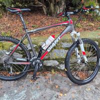 Bici MTB Giant Revel