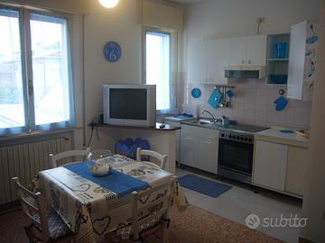 Appartamento 300 mt mare con posto auto e cantina