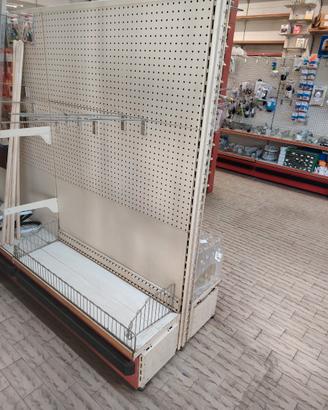 Scaffali ferramenta officina, cassetti minuteria