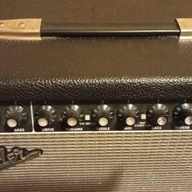 Amplificatore Fender r65