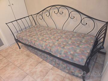 elegante divano letto singolo in ferro battuto 