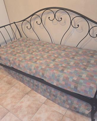 elegante divano letto singolo in ferro battuto 