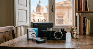 FUJIFILM X100V Silver 4 Batterie e Accessori)