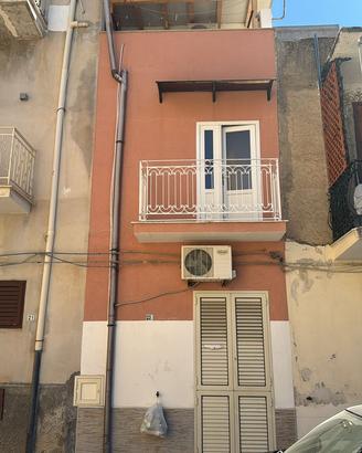 Casa indipendente ammobiliata