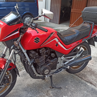 Moto Suzuki GSX 550 E