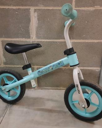 Bicicletta da equilibrio senza pedali per bimbi/e
