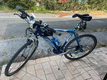 Bicicletta da corsa ibrida non elettrica