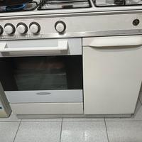cucina e mobile lavandino 