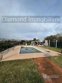 Villa con piscina e uliveto a Solicchiata