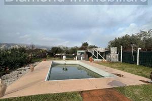 Villa con piscina e uliveto a Solicchiata