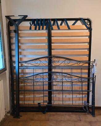 Letto in ferro battuto stile argento