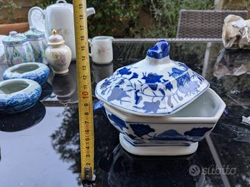 vaso di porcellana con posacenere di porcellana 