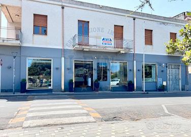 Intero palazzetto su p.zza Marconi a Trecastagni