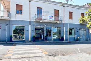Intero palazzetto su p.zza Marconi a Trecastagni