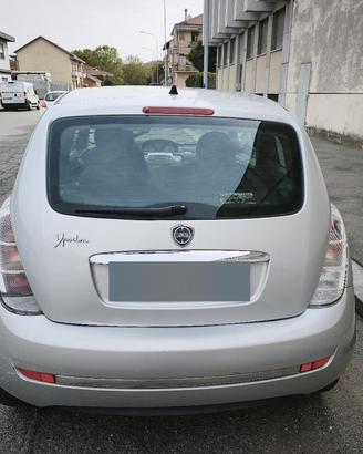 lancia y 