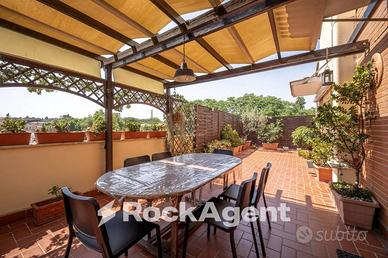 ATTICO, IN STATO, CON BALCONE E TERRAZZO!