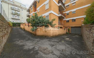 TRILOCALE RISTRUTTURATO CON DOPPI SERVIZI E GARAGE