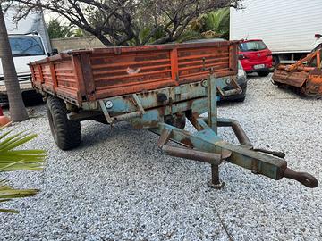 Carrello trazionato targato