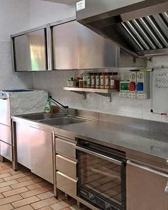 Cucina professionale completa come nuova