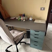 Scrivania + sedia