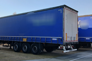 Semirimorchi centinati