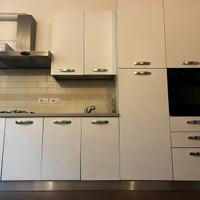 Cucina attrezzata bianca moderna