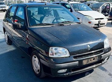 RENAULT CLIO per ricambi usati