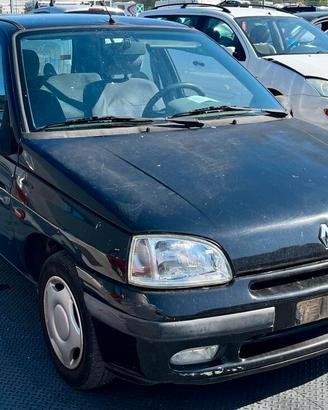 RENAULT CLIO per ricambi usati