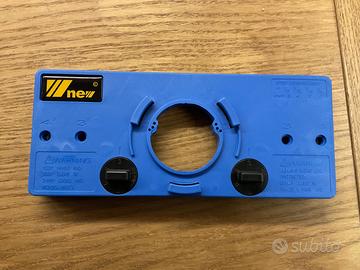 Guida fori per cerniere a scodellino