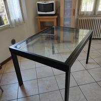 Tavolo allungabile in acciaio e vetro