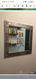 Specchio con cornice di colore argento 70x70