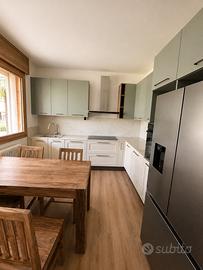Tavolo allungabile 160-200x100 e 6 sedie in legno