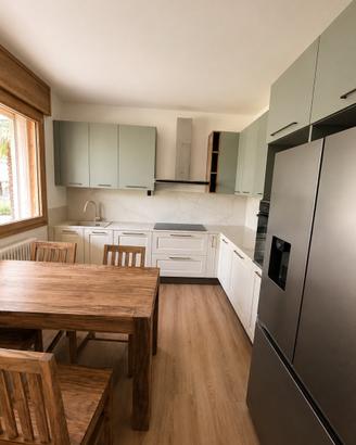 Tavolo allungabile 160-200x100 e 6 sedie in legno