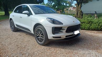 PORSCHE MACAN 2.0