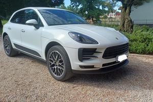 PORSCHE MACAN 2.0