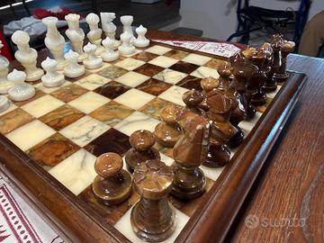 Scacchiera in onice/alabastro del 1800