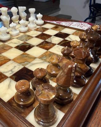 Scacchiera in onice/alabastro del 1800