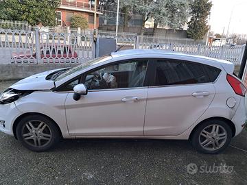 FORD Fiesta 6ª serie - 2014 incidentata frontale
