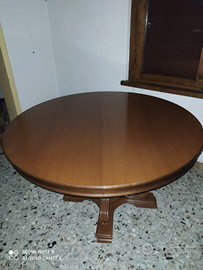 Tavolo da sala con sedie