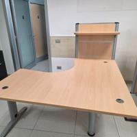 Scrivanie da ufficio angolari come nuove