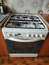 cucina a gas con forno ventilato indesit 