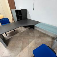 Scrivania da ufficio ad angolo