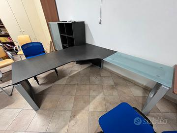 Scrivania da ufficio ad angolo