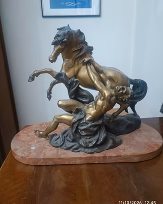 Cavallo di bronzo platinato