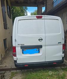 furgone Nissan nv200