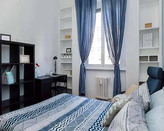 Stanza in appartamento di 210 m² a Milano