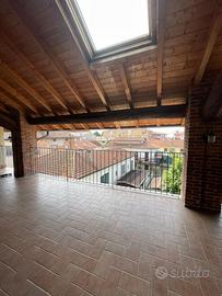 Open space con soppalco e terrazzo coperto