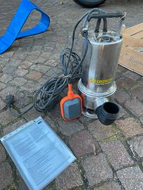 Pompa ad immersione con manichetta acqua inclusa